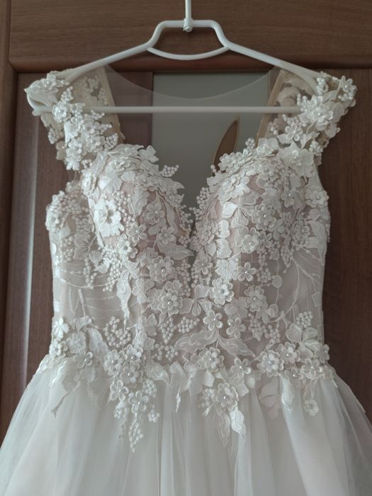Продаю весільну сукню в гарному стані