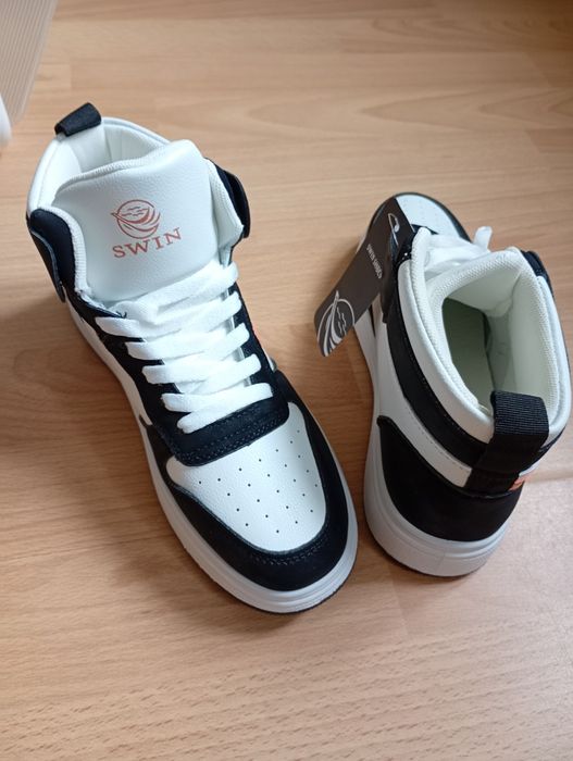 Buty sportowe damskie Born2be