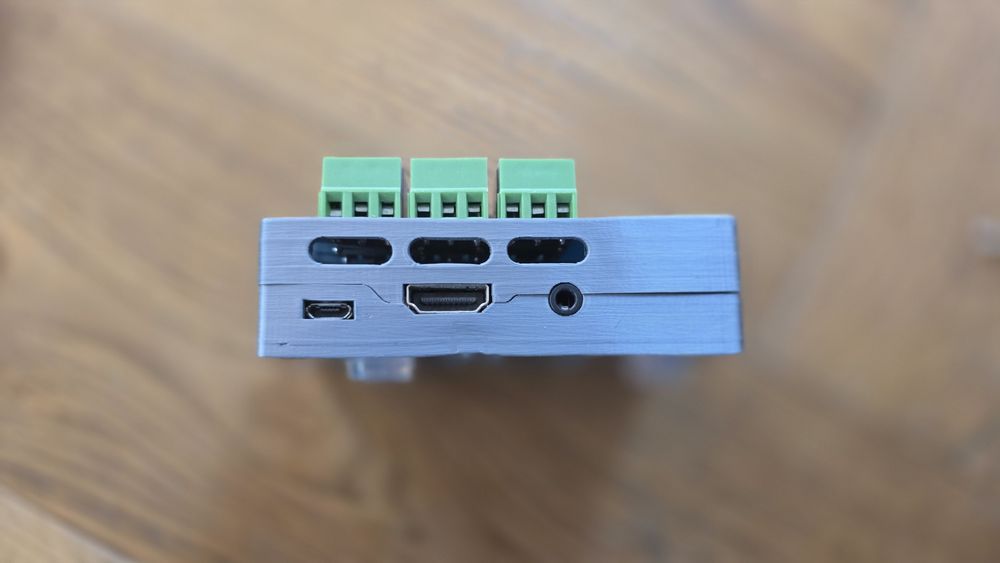 Raspberry Pi 3B+ + moduł Waveshare z 3 przekaźnikami