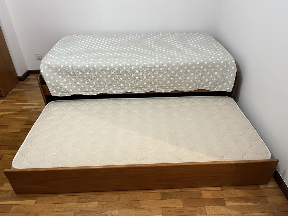 Cama dupla de solteiro