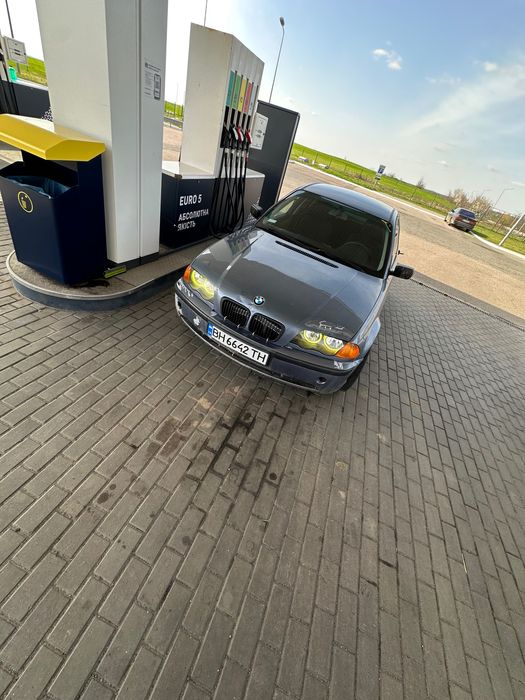 Автомобильіль бмв 46