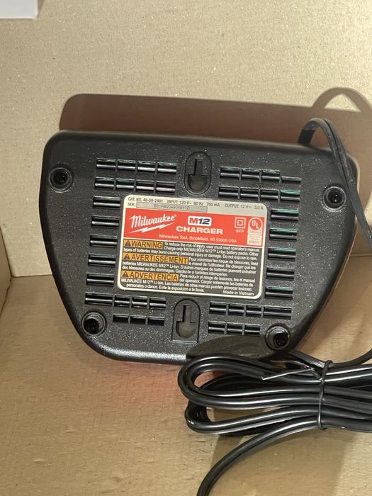 Зарядне Dewalt,Milwaukee