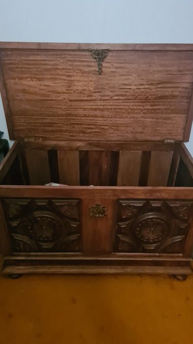 Arca de madeira antiga