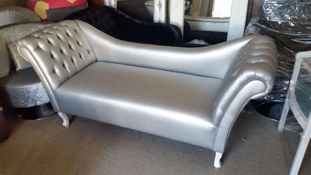 Sofa dupla costa capitonê