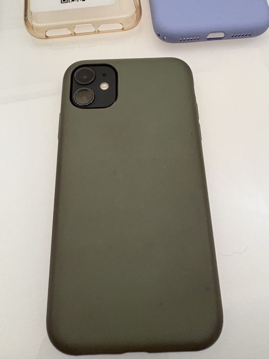 iphone 11 em bom estado com oferta de 4 capas