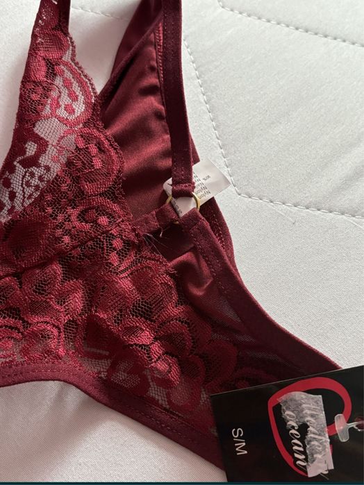 Majtki stringi koronkowe