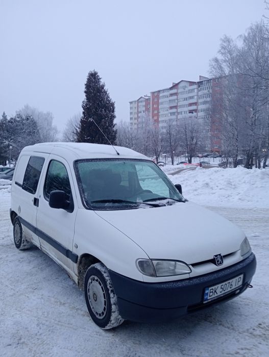 Продаю Peugeot partner 1.4 бензин