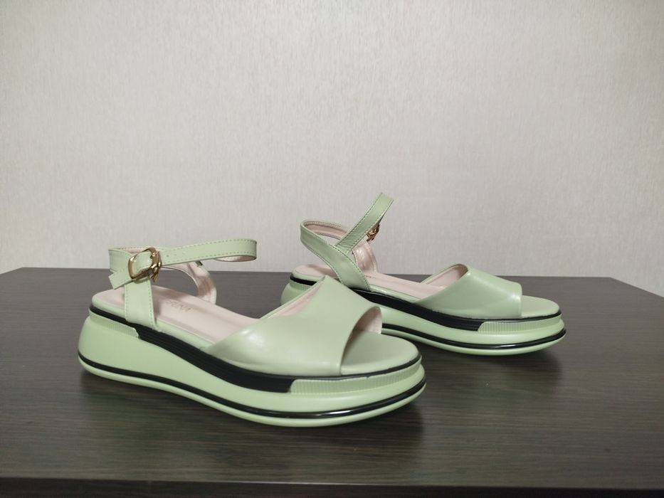 Босоніжки жіночі (нові) розмір 39