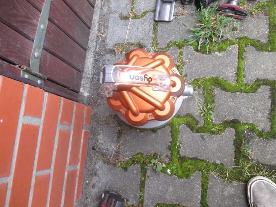 odkurzacz Dyson DC 20 pojemnik na śmieci