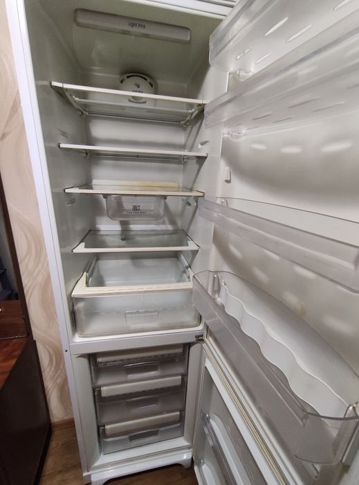 Холодильник Indesit PBAA 34 V D під ремонт