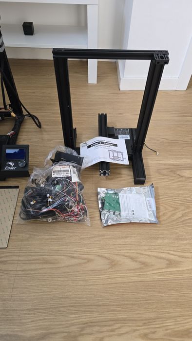 3D Ender 5 Melhorada + Extras impress
Ecrã LCD original Creality
Guias e movimento suaves
Funcionamento muito mais silencioso que as versões originais