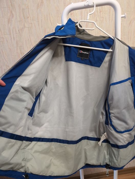 Куртка вітровка Berghaus gore-tex S M розмір