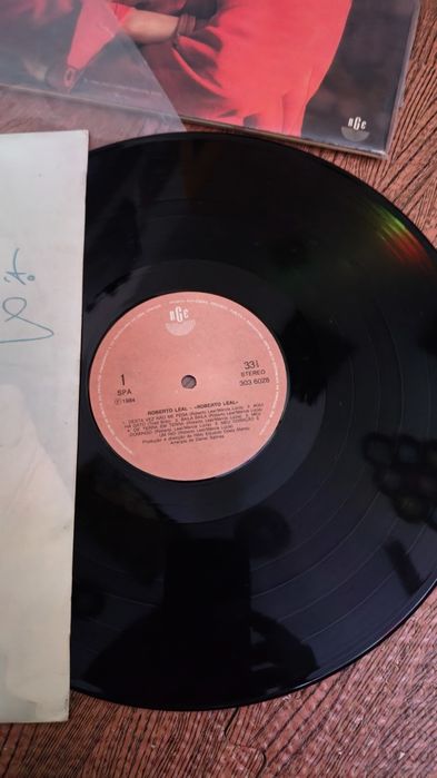 Roberto leal 
Capas e discos muito bom estado
20€