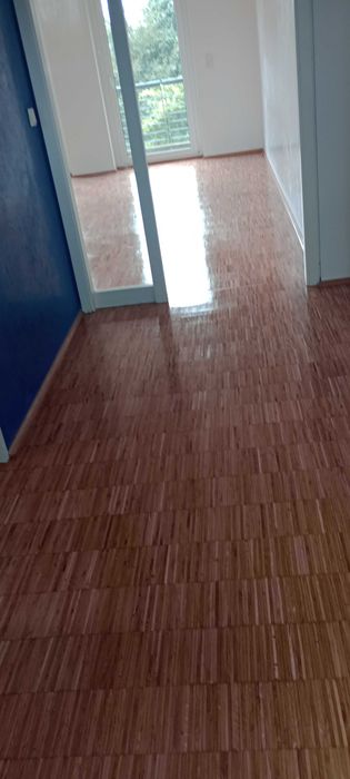 Układanie paneli, cyklinowanie parkietu.