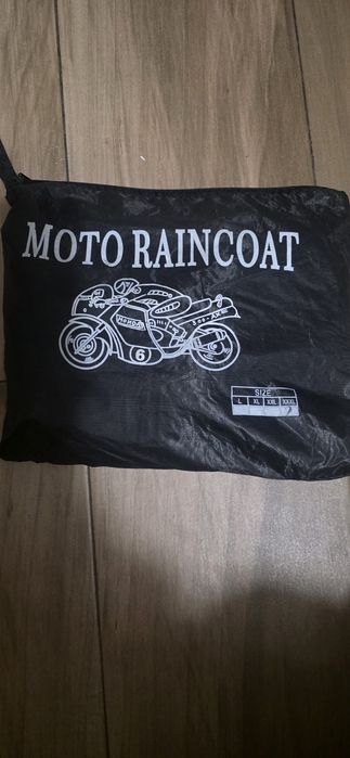 Capacete +casaco+ luvas e capa de chuva
