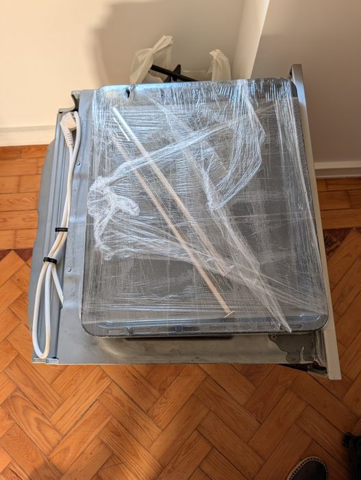 Forno Zanussi 72L c/ Limpeza Pirolítica A+ (1 ano de uso)
