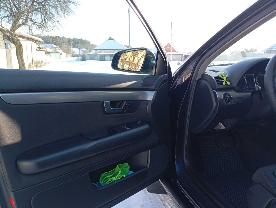 AUDI A4 8E  Автомат.