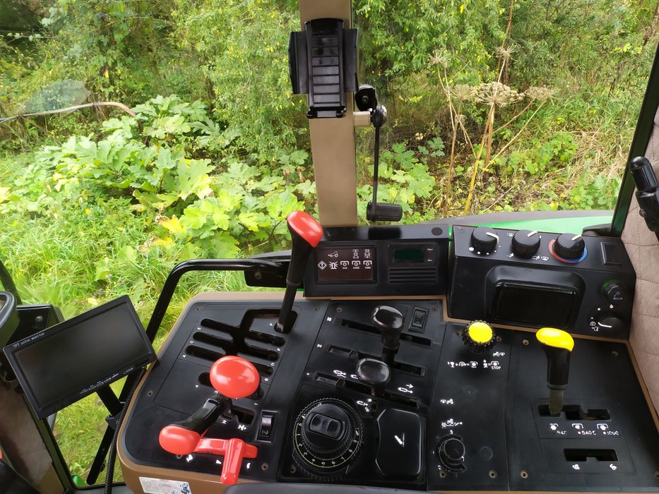 Трактор John Deere 6200