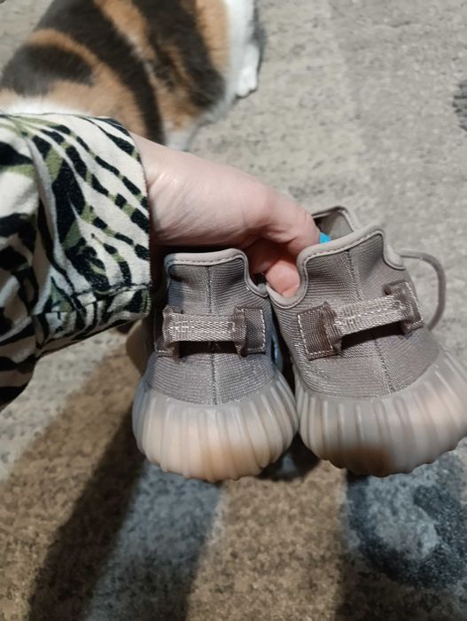 Кросівки Adidas Yeezy Boost 350 V2, кроссовки оригінальні.