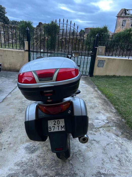 Honda deauville NT650