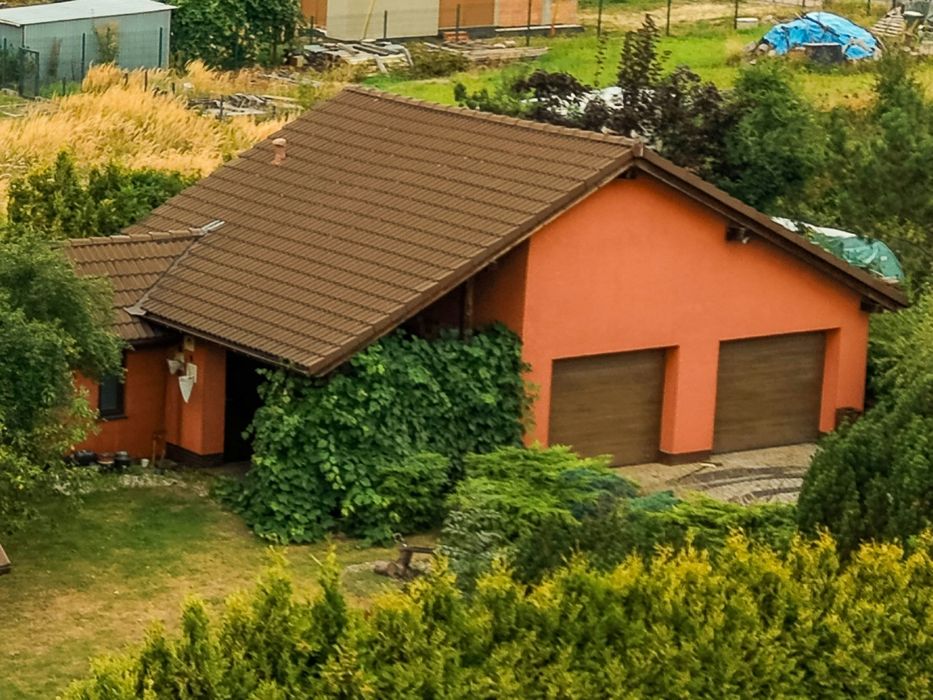 Budynek gospodarczo- garażowy. Działka 615 m.kw