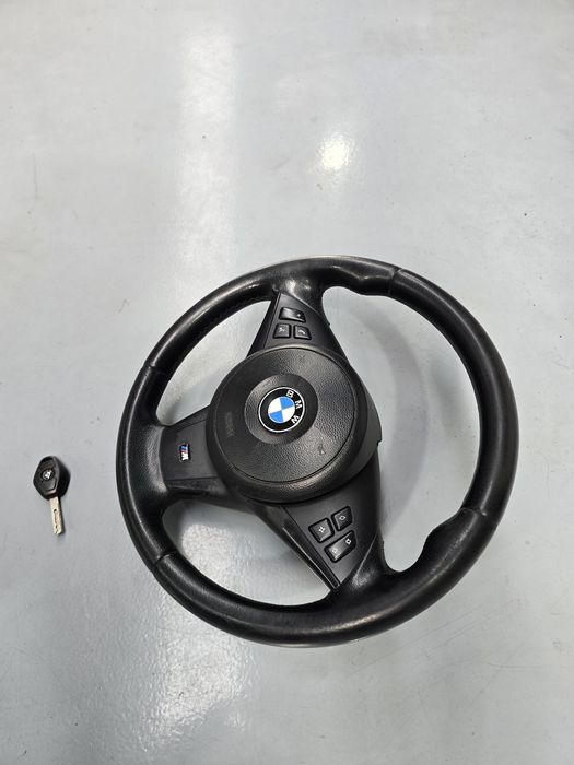Volante pack M bmw serie 5 e60 e61 ( chave)