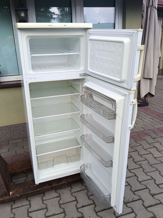 Lodówka 140 cm    .
