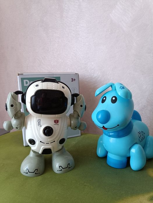 Іграшки на батарейках,в робочому стані.