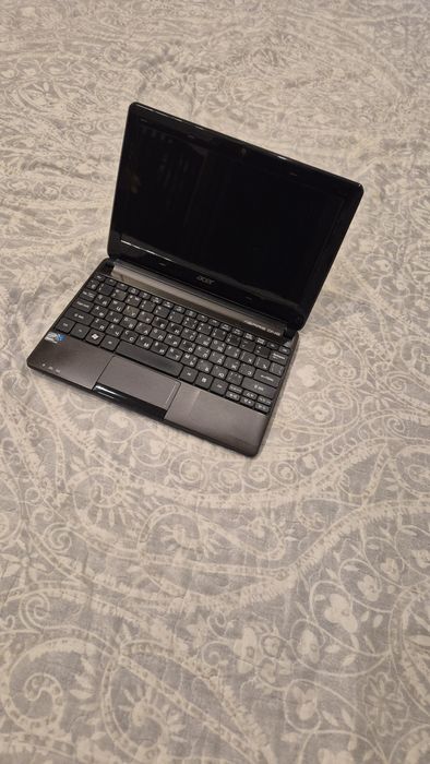 Нетбук Acer aspire one