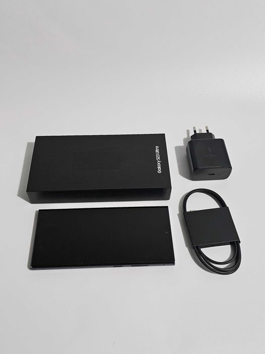 Samsung S23 Ultra 12/512gb.  Muito bom. Tudo de origem.