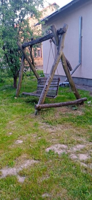 продаю садову гойдалку з дуба б/в потребує реставрації самовивіз