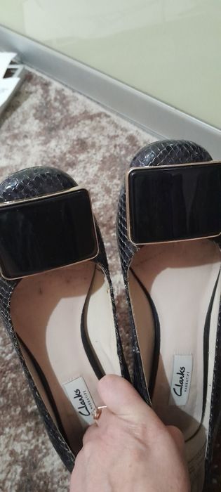 Туфлі Clarks жіночі на квадратному невеликому каблучку розмір 39