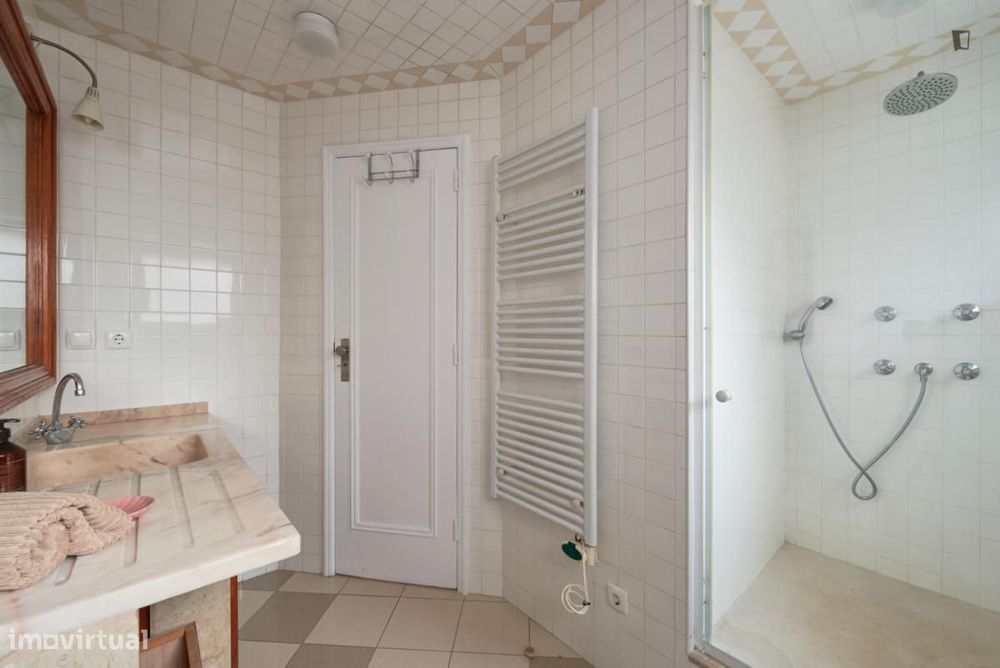 Quarto - localizado em Arroios Lisbon
