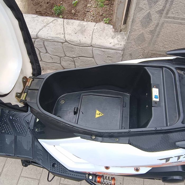 Продам електроскутер 3000в