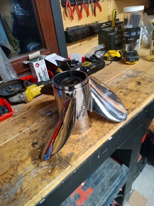 Śruba napędowa nierdzewna Yamaha txp turbo  13.3/4x 30