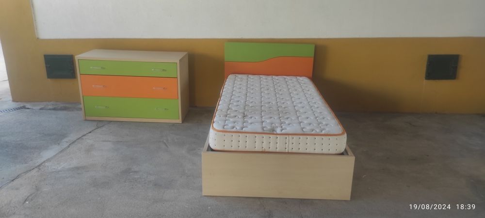 Cama/cómoda de criança