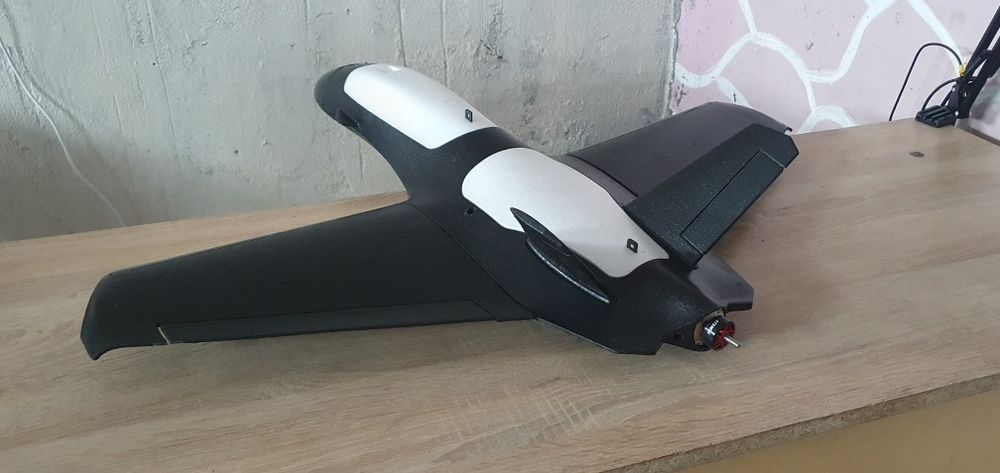 Літаюче крило ATOMRC Dolphin, літак, FPV