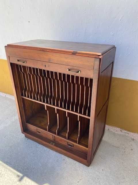 Móvel de arquivo Olaio dos anos 50/60, em madeira de carvalho