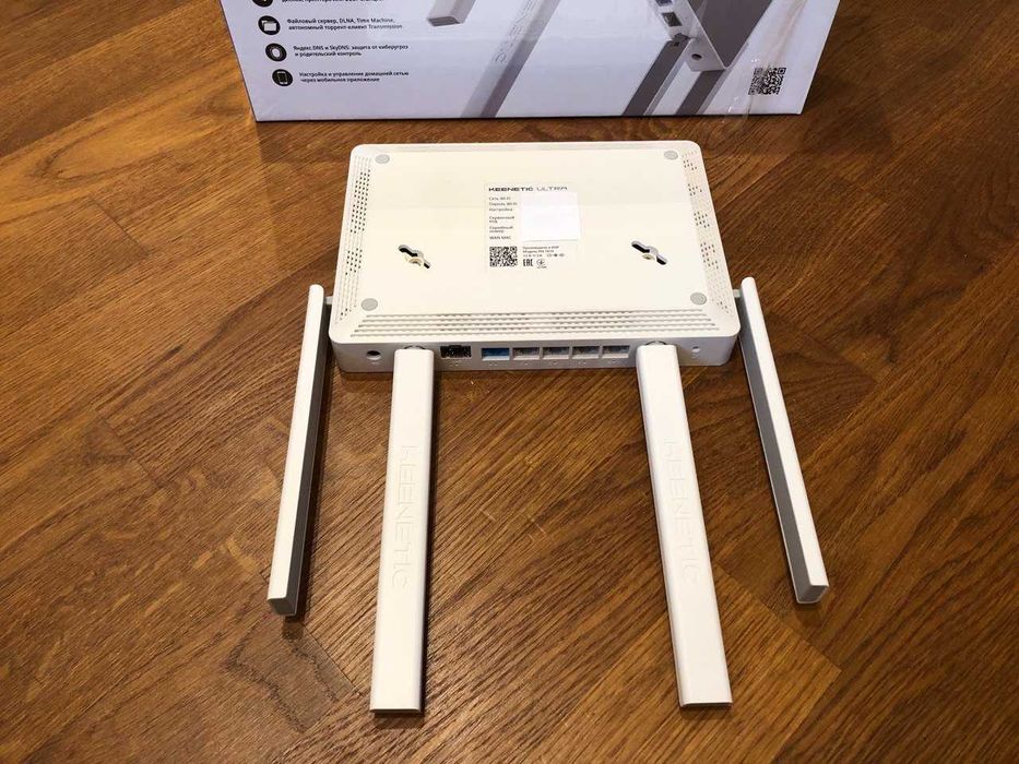 Дводіапазонний гігабітний інтернет-центр Keenetic ULTRA (KN 1810)