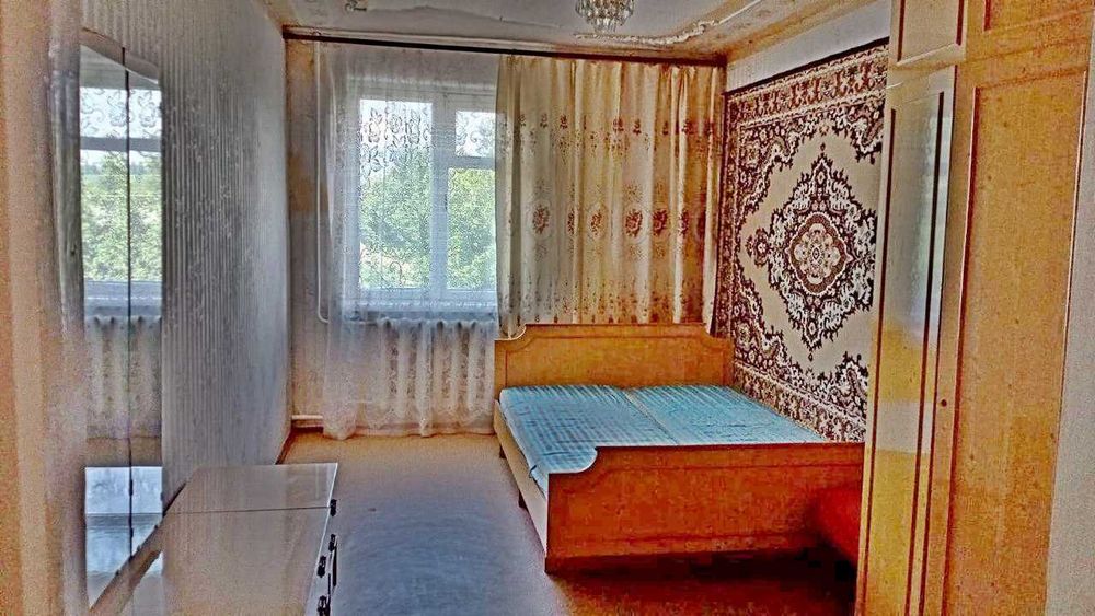житловий будинок з літньою кухнею та гаражем