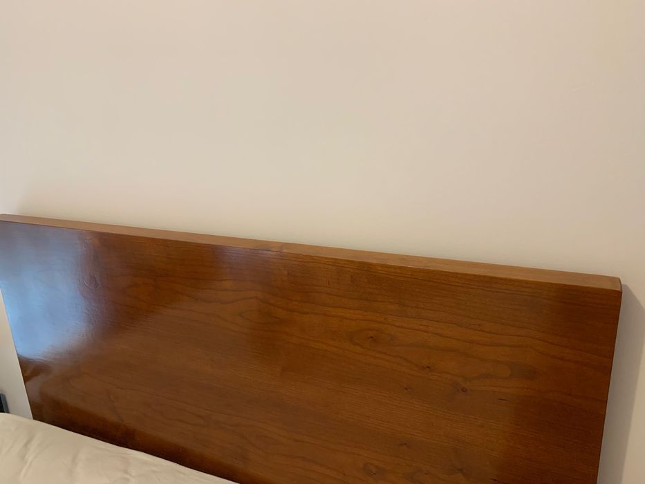 Cama corpo e meio em madeira maciça cerejeira
