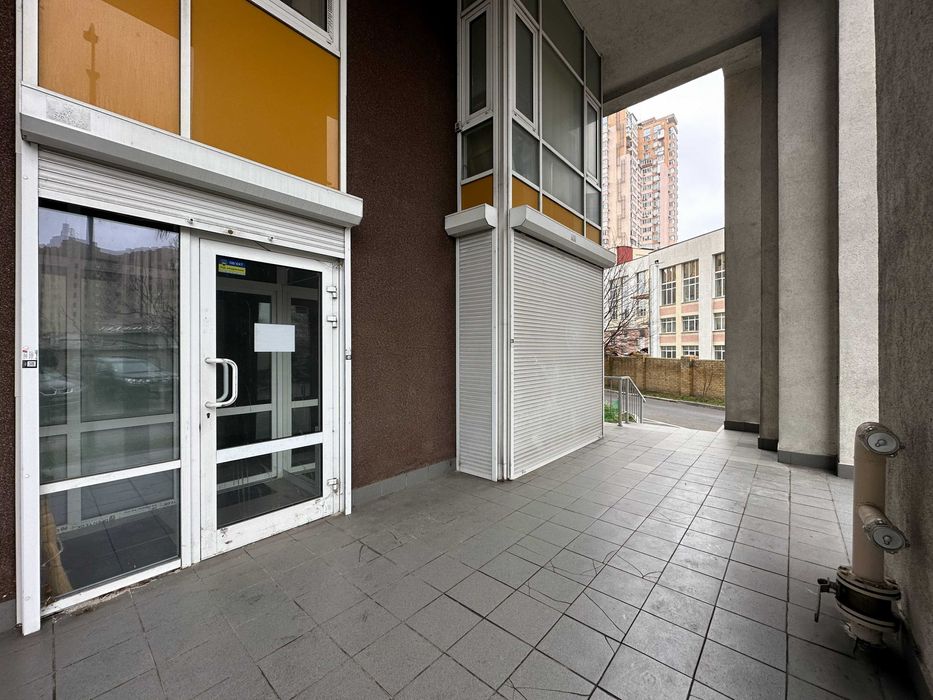 Лобановського 6Д( ЖК Червонозоряний) 1-й поверх, окремий вхід, 57,4 м²