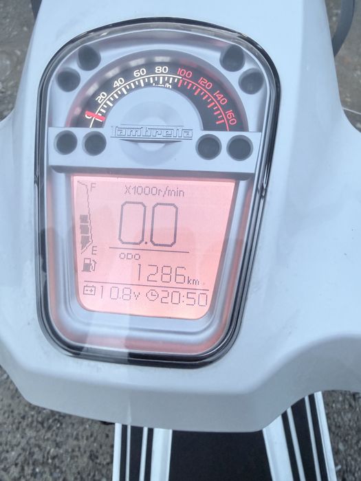 Lambretta V125 Special 2025 | 1286km | Extras + 2 capacetes | 3600€