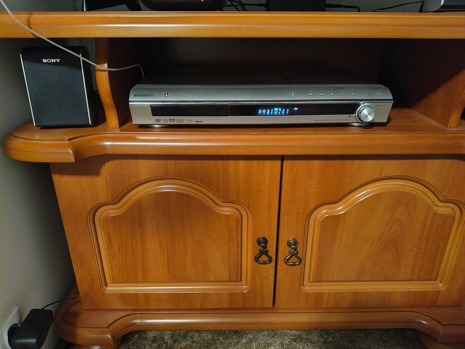 Kino domowe Sony DAV-DZ100.