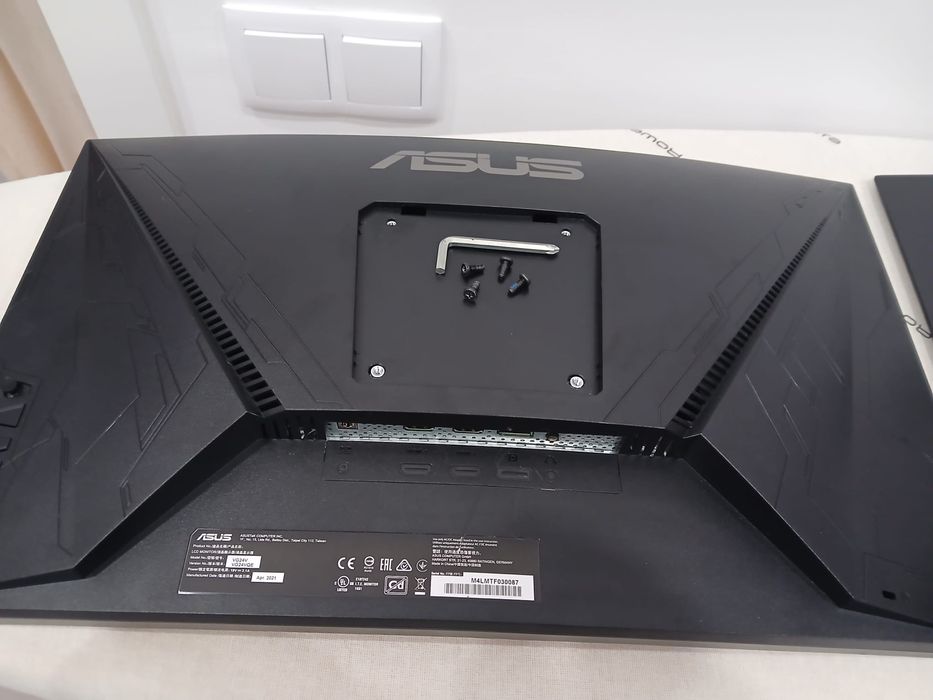 [Vendido] Monitor Gaming - ASUS TUF Gaming VG24 (LER DESCRIÇÃO)