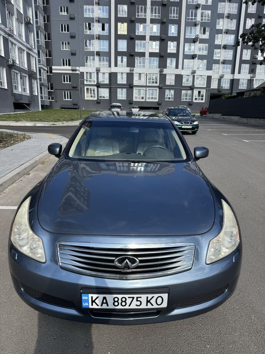 Продам свій автомобвль Infiniti g35