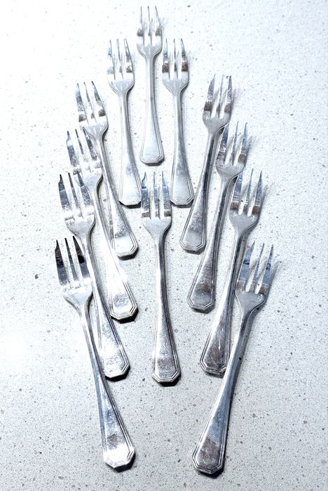 Conjunto de 12 garfos de bolo ou sobremesa Christofle c banho em prata