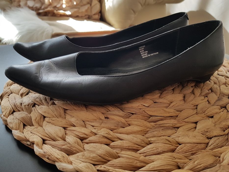 Czarne skórzane na jesień buty czółenka next r.39