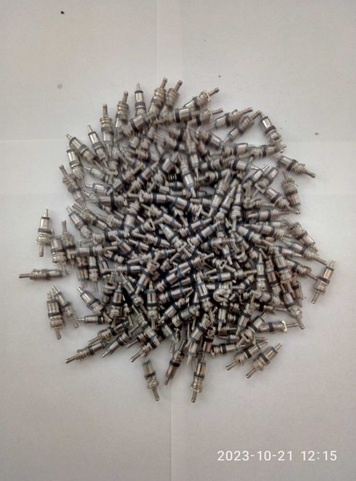 Колпачки и золотники новые