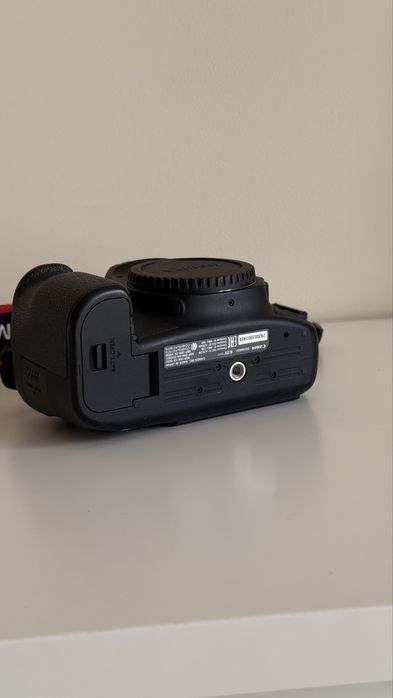 Canon 6D Mark II pełna klatka, niski przebieg